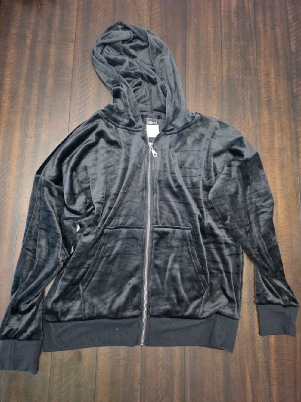 Track suit - Picture 2 of 5